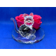 Gatto su base e due rose