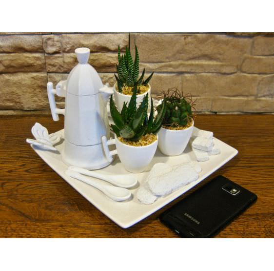 servizio da tre tazze caffè con moka